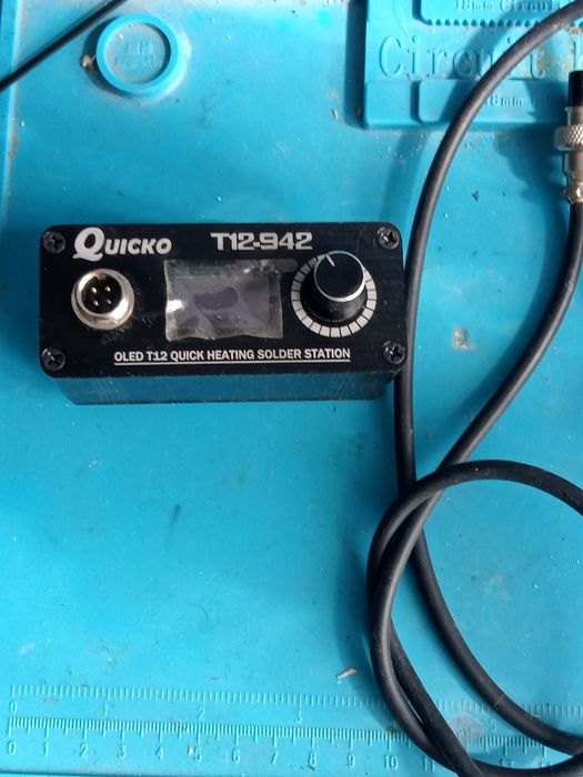 Продам паяльну станцію Quicko T12-942