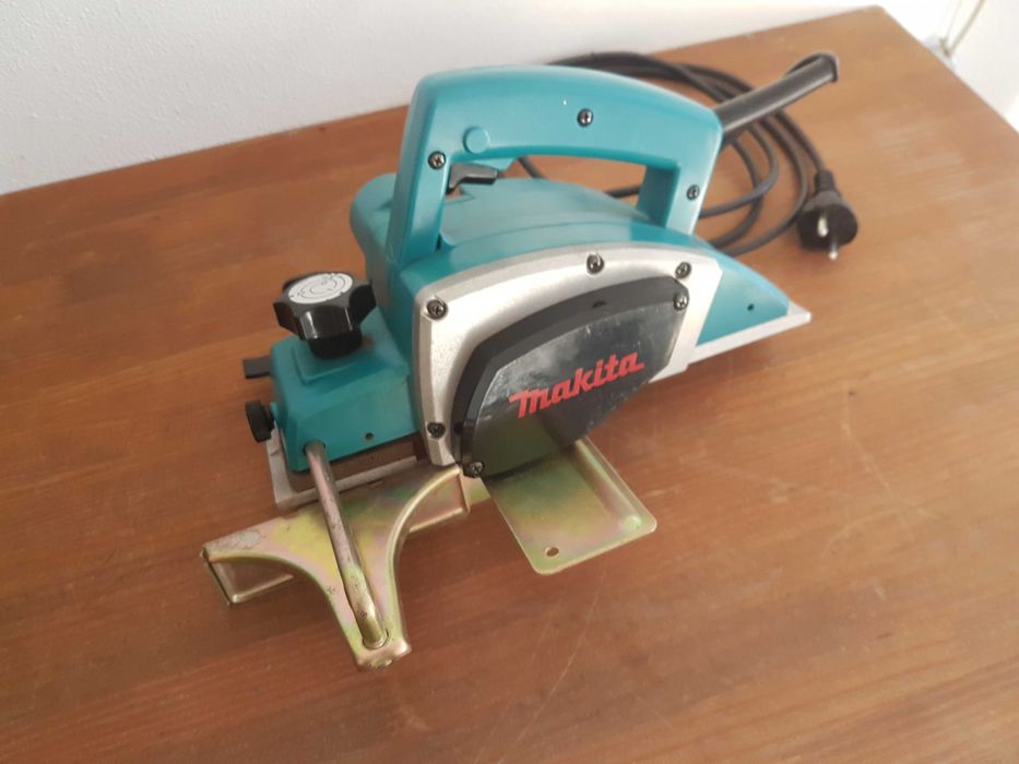 Plaina Makita N1923B