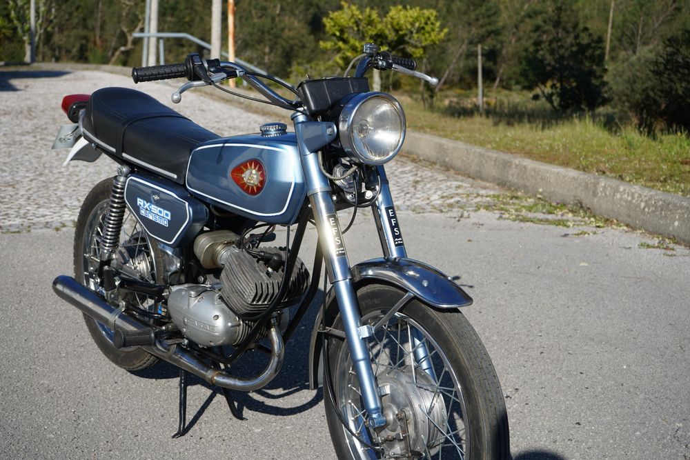 Várias motorizadas para despachar