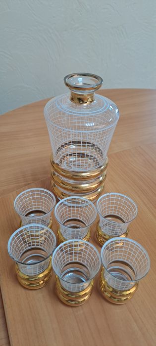 Графин с рюмками.  Позолота.