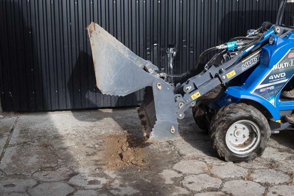 Mini ładowarka MultiOne 5.3K + łyżka + ramię kopiące cena brutto