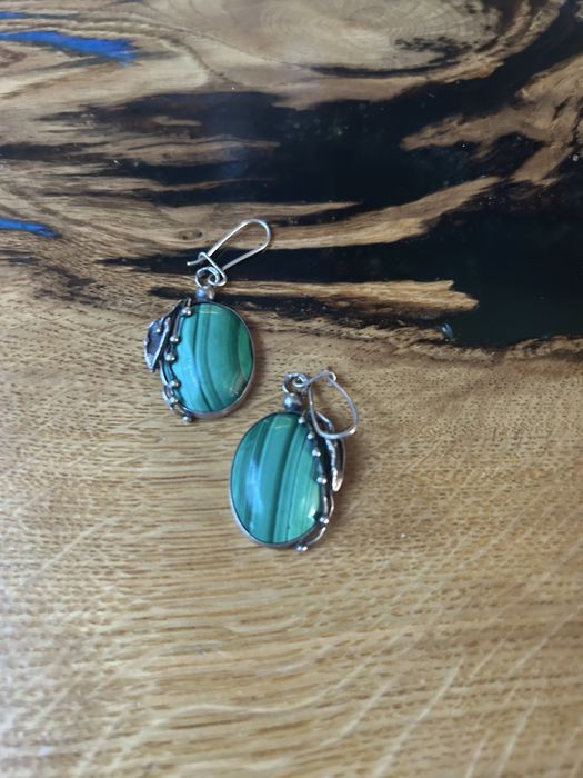 Srebrne kolczyki z malachitem