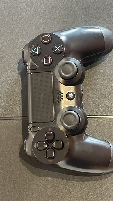 PlayStation 4 1TB – Excelente Estado + Comando Original