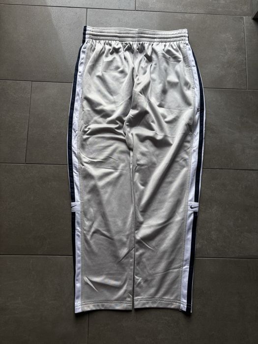 Śliskie szare dresy Nike typu proste