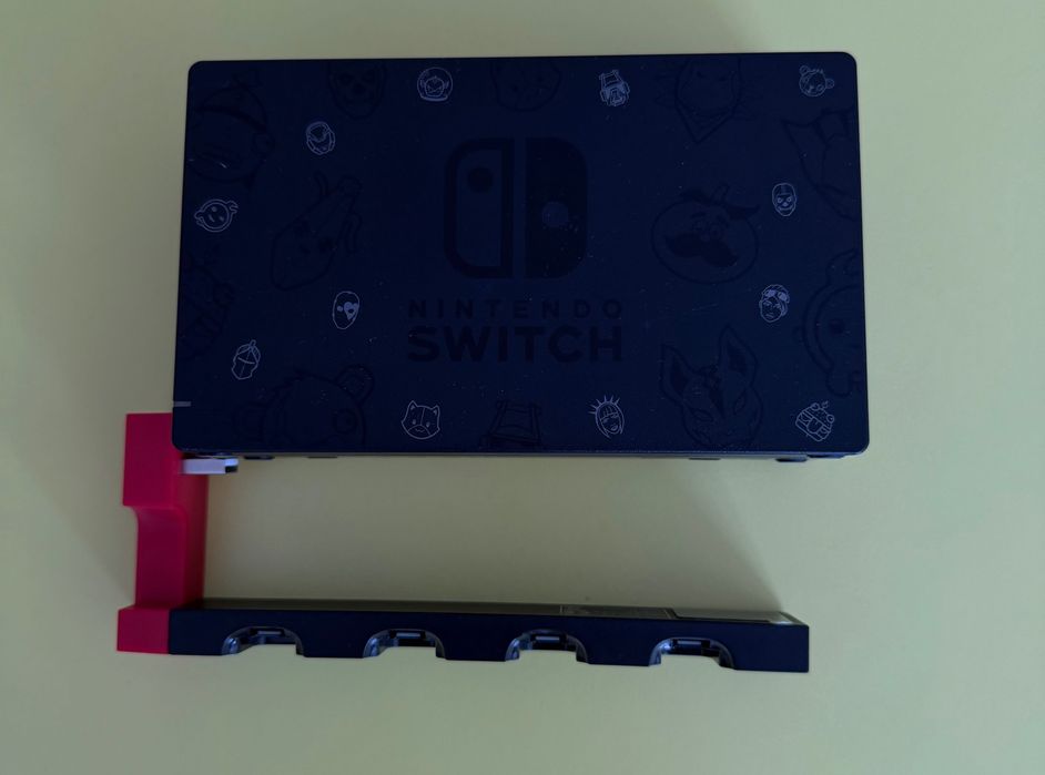 Konsola do gier nintendo switch z 3 grami i dużą ilością akcesoriów