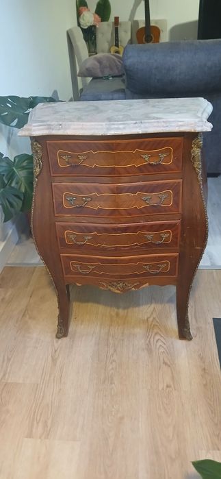 Cómoda Bombee estilo Luís XV