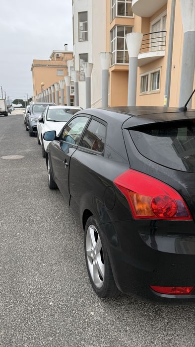 Kia ceed coupé em excelente estado