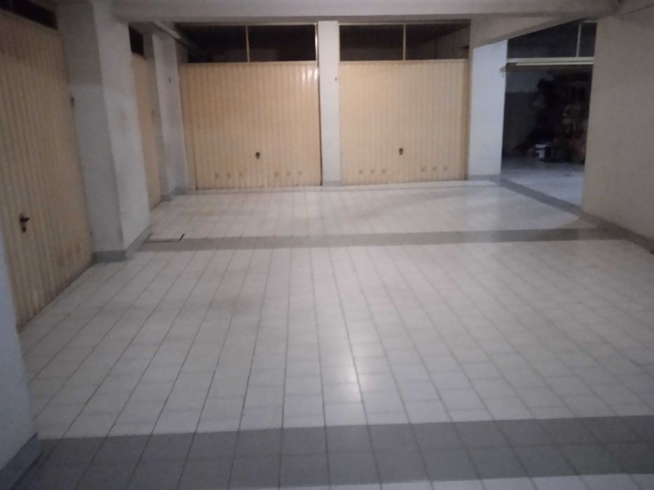 Garagem espetacular para venda em caldas da rainha vendo/alugo