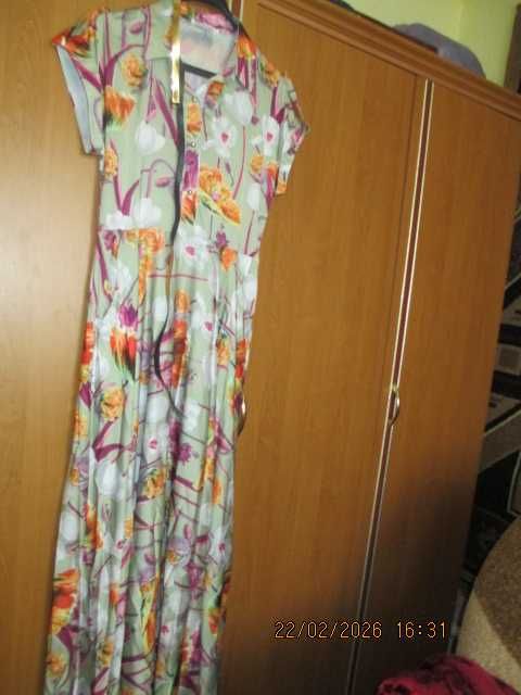 Продам плаття шовкове довге нове розмір 50.         480грн.