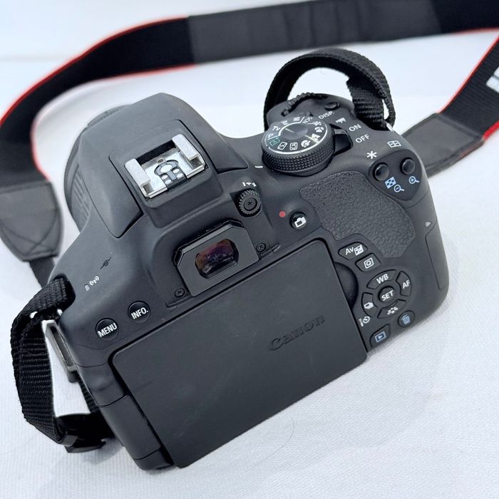 Canon EOS Rebel T6i + Lente EF 50mm