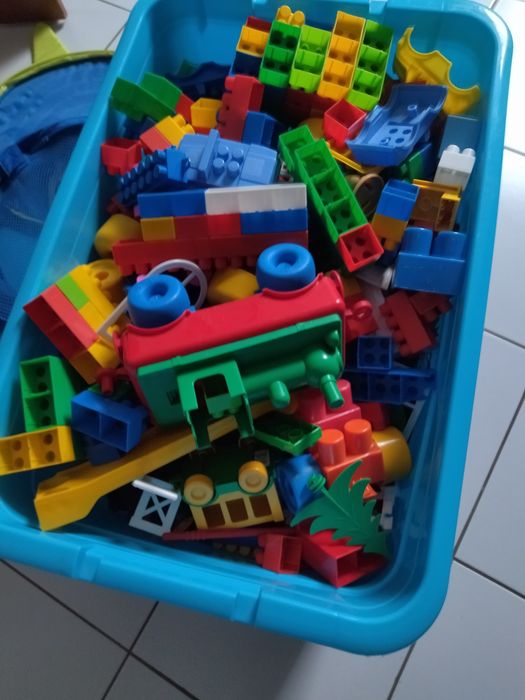 Zabawki dla dzieci. Klocki