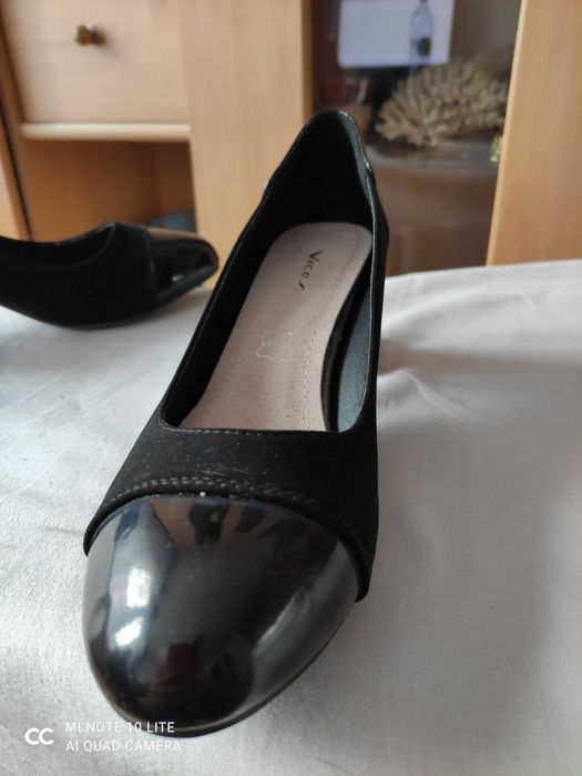 buty czarne na obczasie