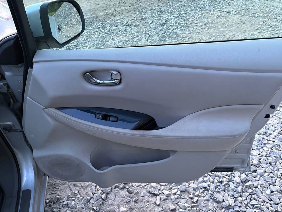 Nissan leaf 2012
