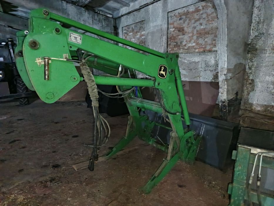 Продам  кун навантажувач для трактора джондір два ковші і вила крючок