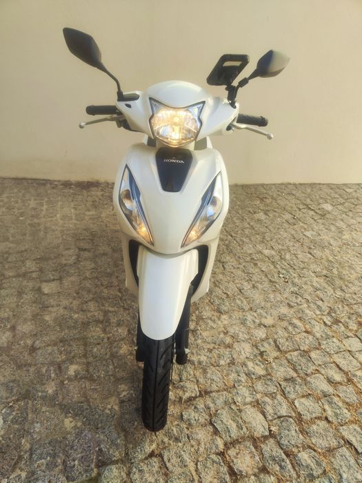 Honda Vision igual nova tudo 100%