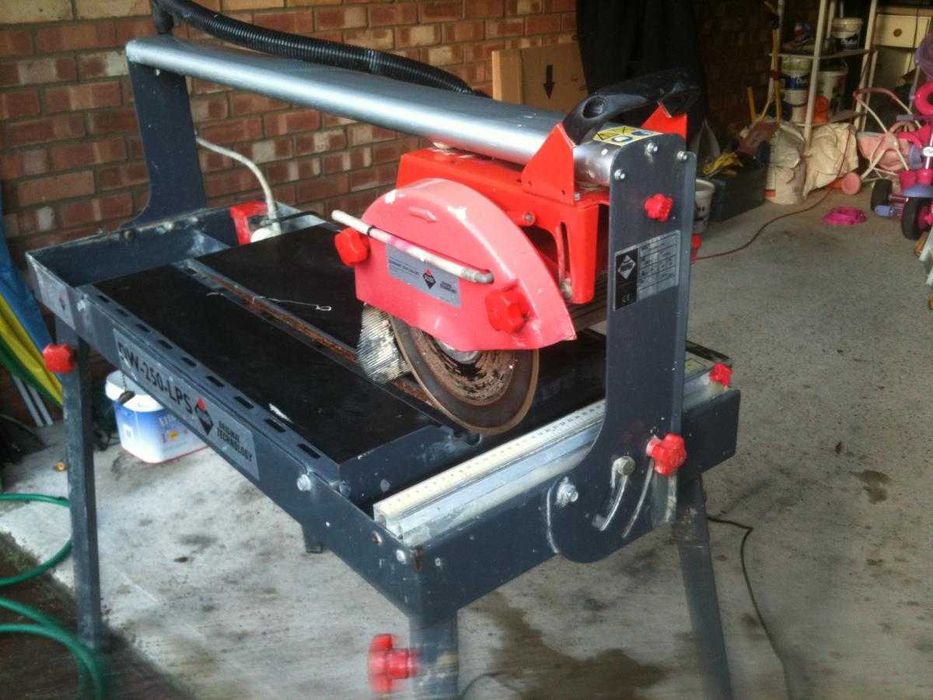 Maquina cortar pedra cerâmica Rubi DW 250 LPS a água