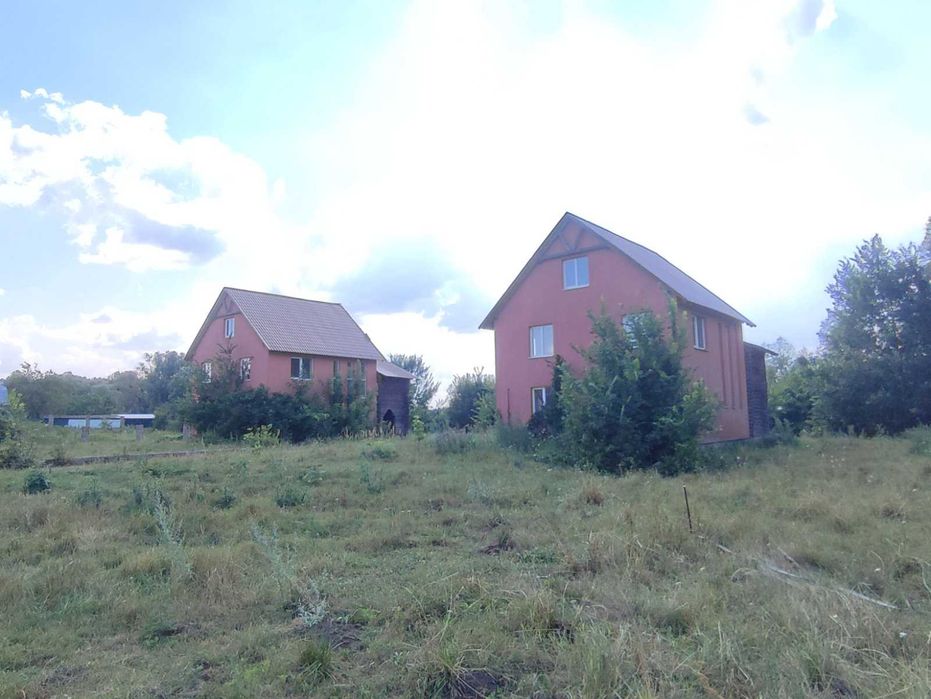 2-поверховий котедж в с. Повстин на березі річки Удай