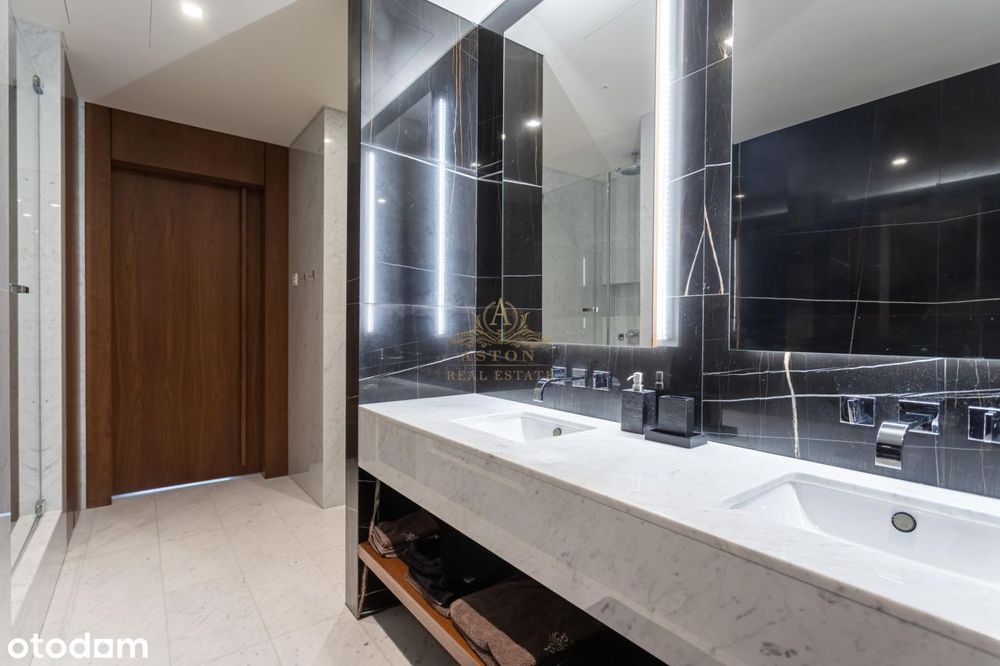 Złota 44 High-Floor Corner Apartment, Panoramic Sk