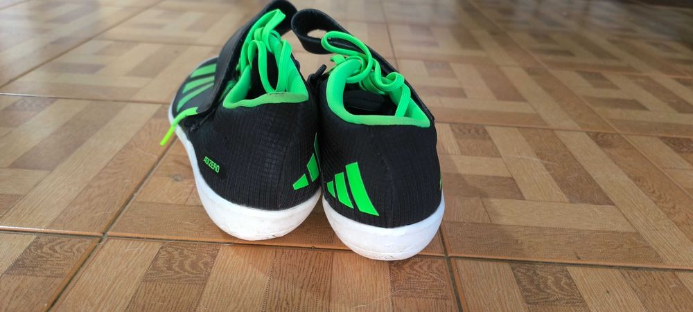 Sapatilhas Adizero - Lançamento de Peso