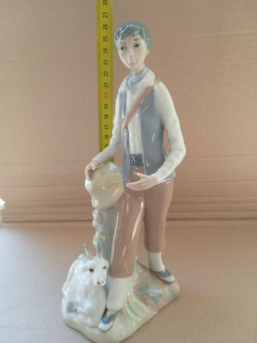 Статуэтка "Юноша с козой". Casades. Испания