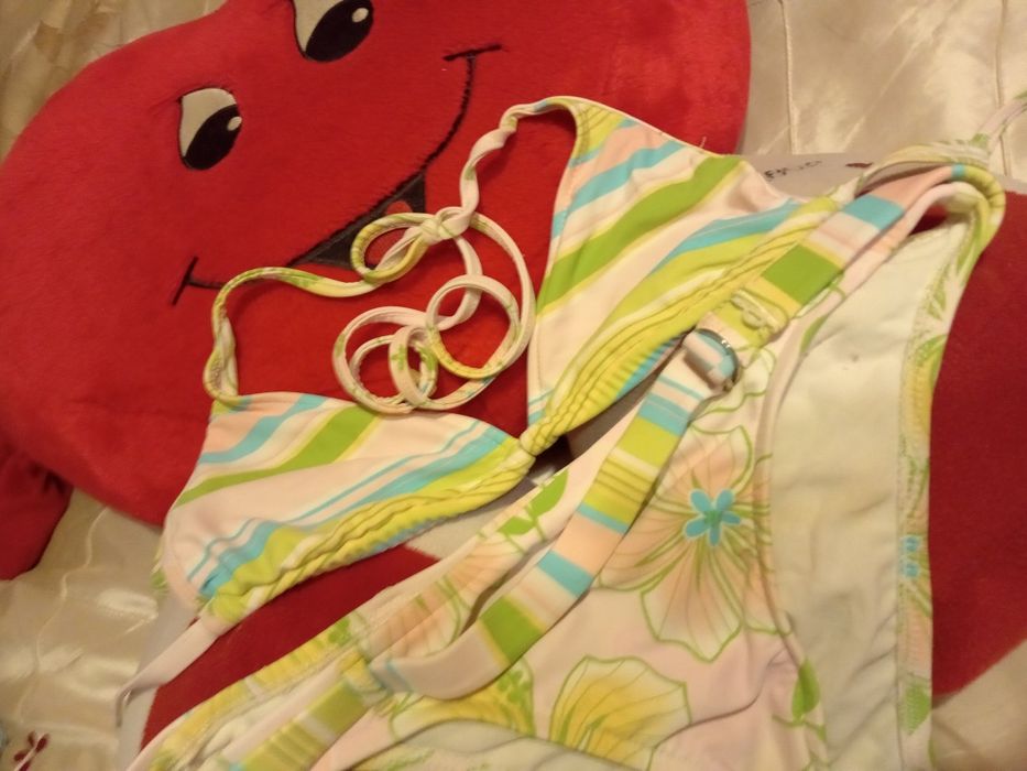 Kąpielòwki dwuczęściowe kolorowe