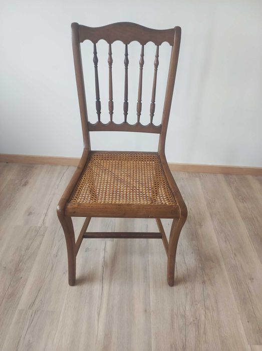 Conjunto de mesa (diâmetro 1.10m) com cadeiras em palhinha