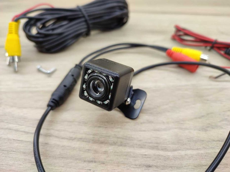 Камера заднего вида с  подсветкой 12 светодиодов для авто