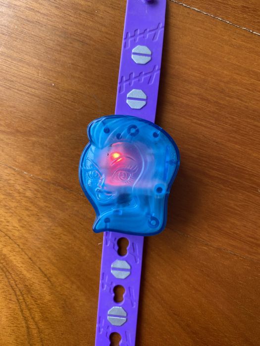 Pulseira luminosa monster high burger king