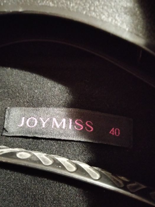 Чорне зимове пальто