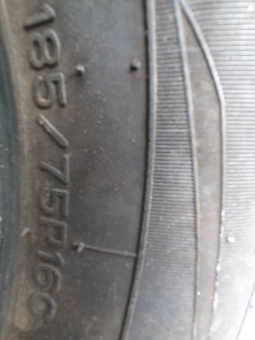Pneu 185/75 R 16