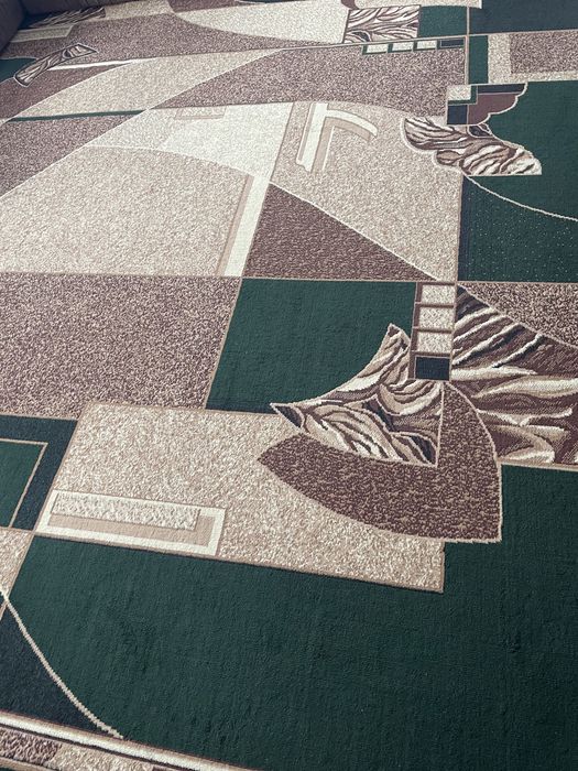 Килим в гарному стані 4м * 4м