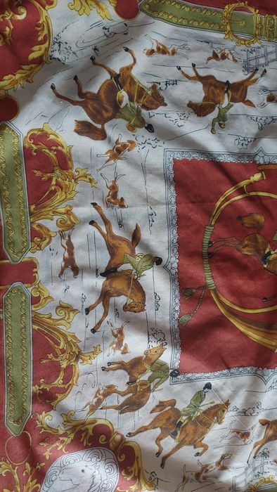 Stylowa jedwabna apaszka