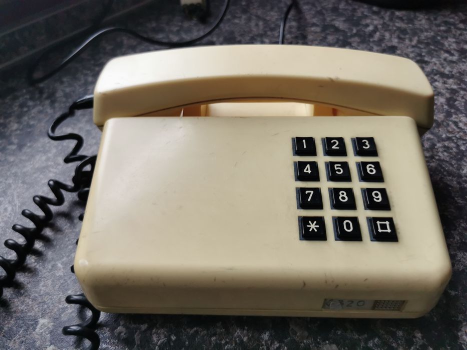 Telefon z czasów PRL Tulipan 84 rok