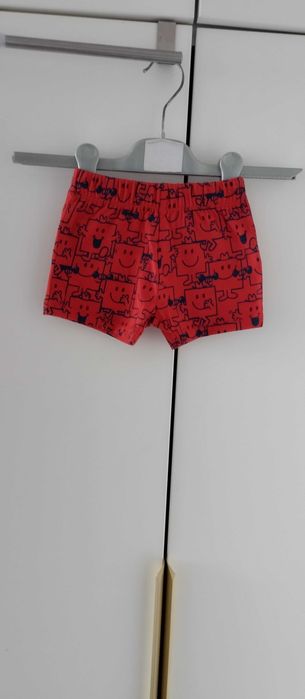 Spodenki krótkie dla chłopca na gumie czerwone 56/62