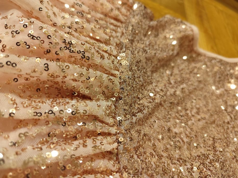 Sukienki błyszczące 134