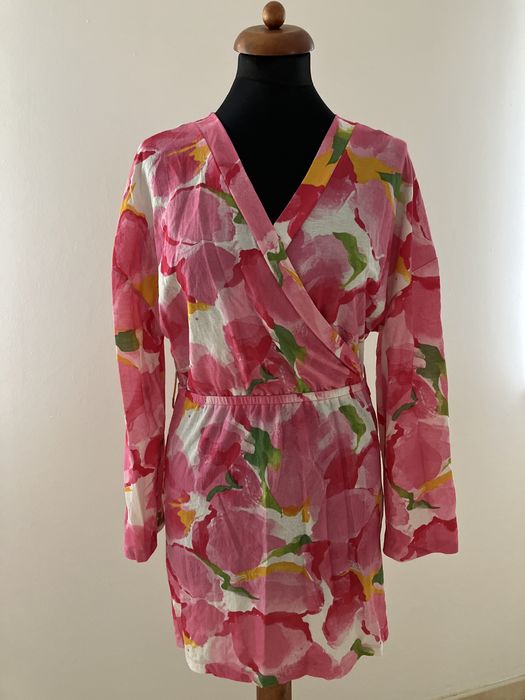 Sukienka w kwiatowe wzory Sinsay M