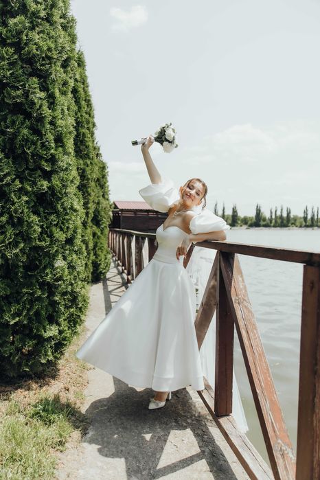 Продам весільну сукню