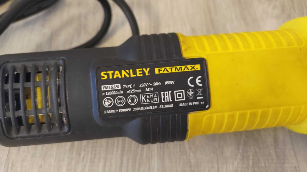 Кутова шліфувальна машина (болгарка) Stanley Fatmax FMEG220 850 Вт
