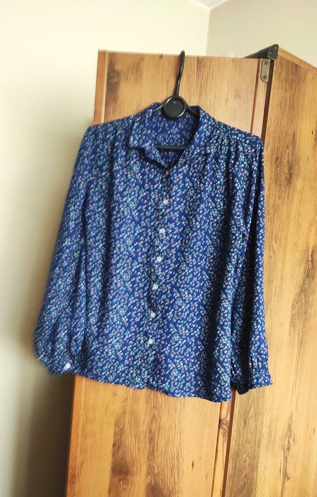 Urocza bluzka koszulowa. 100% rayon- sztuczny jedwab