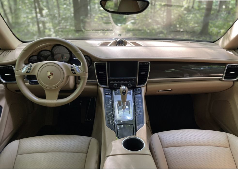 Продам авто Porsche Panamera 4S