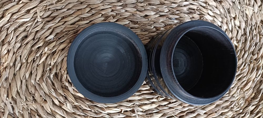 Maravilhosa caixa maciça em pau preto