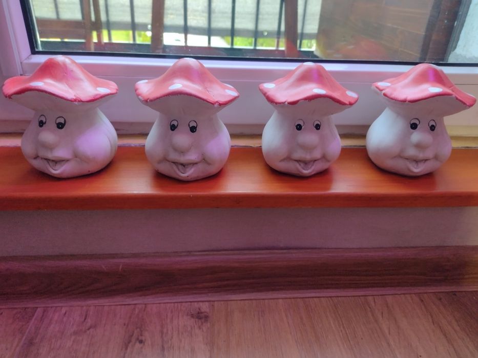 Cztery ceramiczne grzybki ozdoby do domu i ogrodu