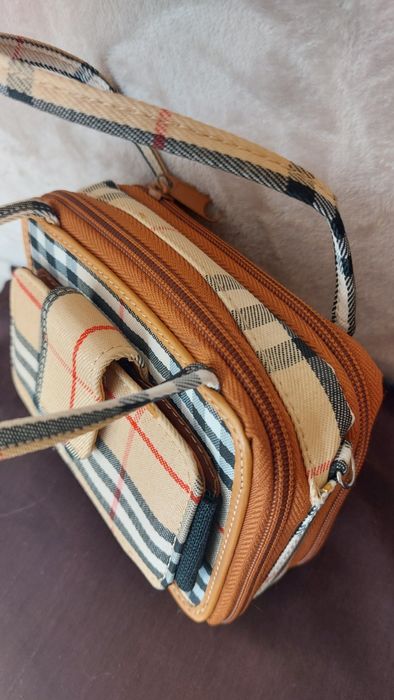 Mała torebka na dokumenty ,pieniądze,karty