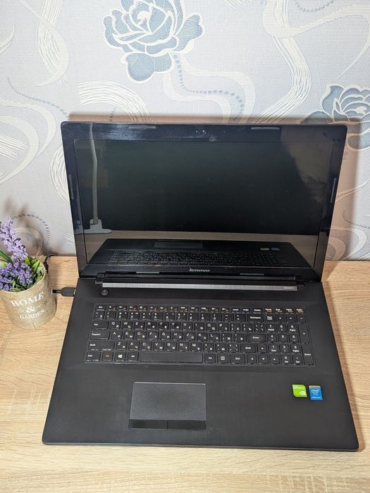 Ноутбук для ігор та навчання Lenovo / 17,3  дюймів / Intel Pentium 3558U / GTX 820M 2GB / ОЗУ 4GB / 500 GB