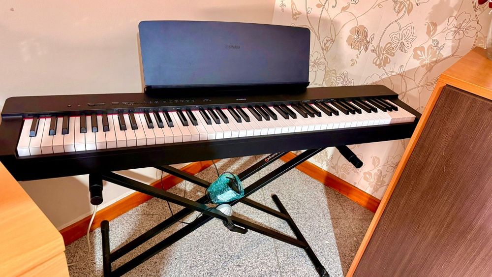 Piano Yamaha P1 45 + suporte