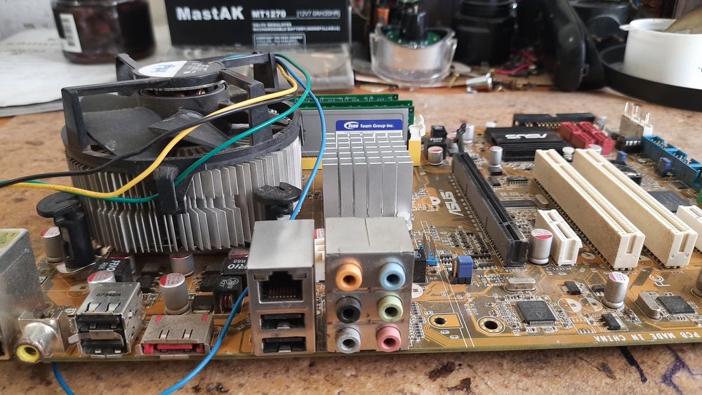 Матерінська плата комп'ютера.