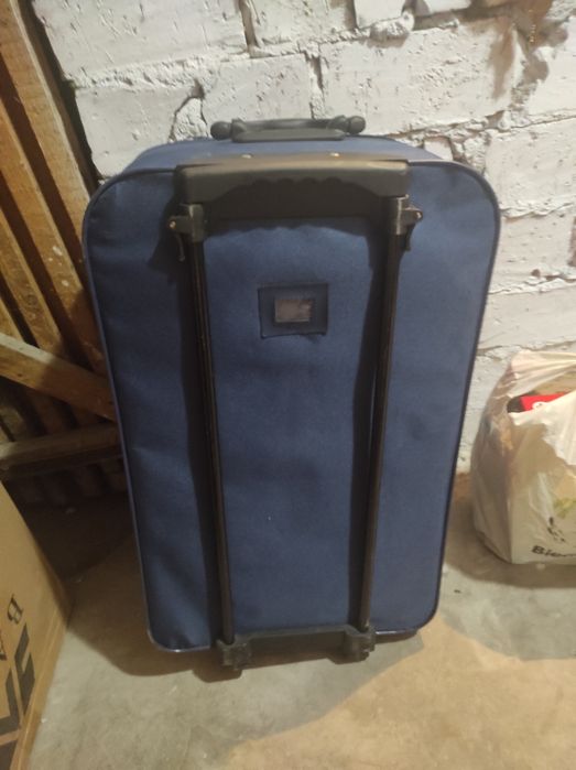 Duża walizka podróżna
