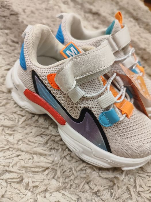 Кросівки для дівчинки 28 р.