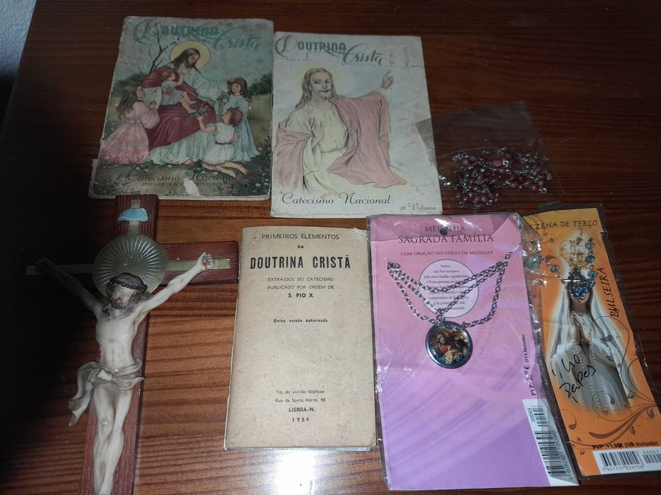 Livro Bíblia Sagrada + terços
