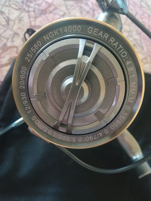 Катушка карповая 8000